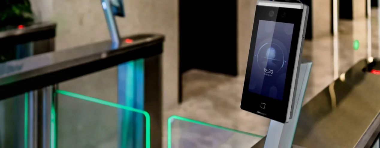 Kontrola dostępu w ramach kampusowego rozpoznawania twarzy: pożegnaj się z utraconymi dokumentami tożsamości i zapewnij bezproblemowy dostęp